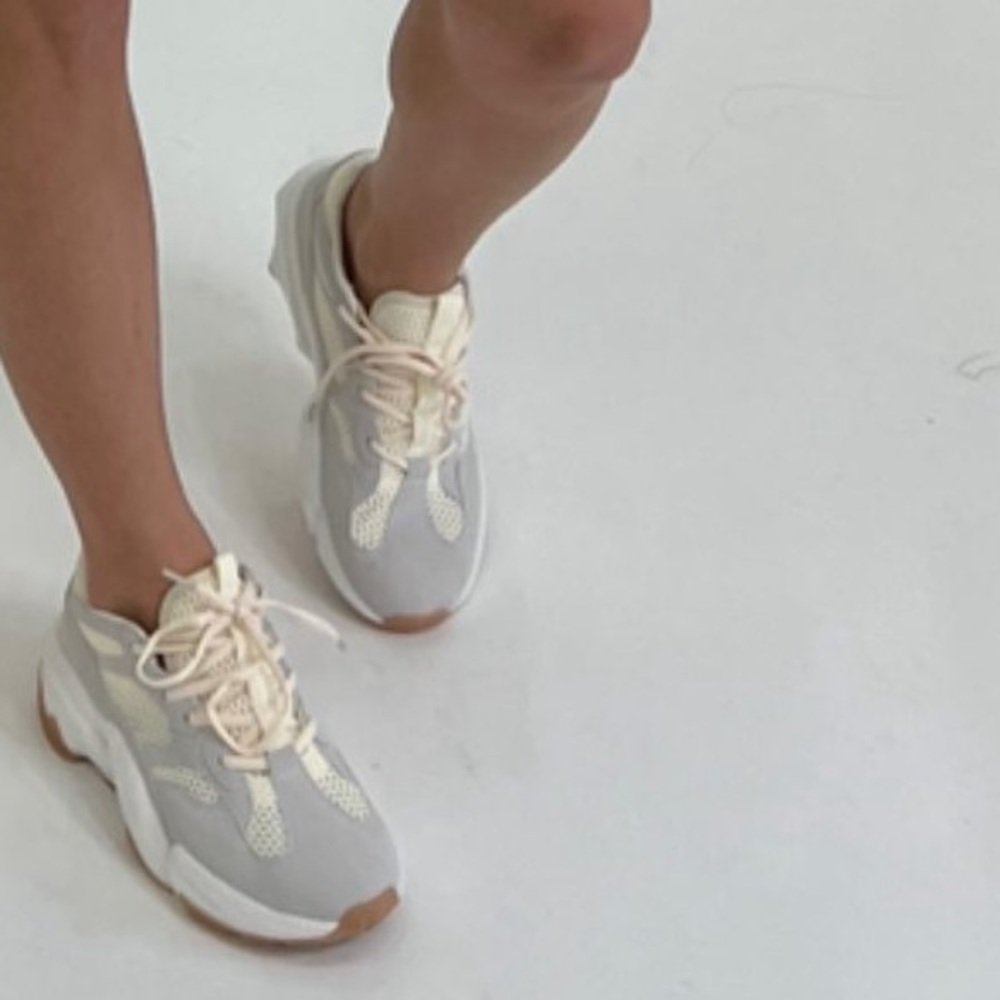 TALULAH Gray and White Athletic Shoes